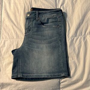 Seven Bermuda New without tags denim jean shorts Sz 12 Bohemian Style